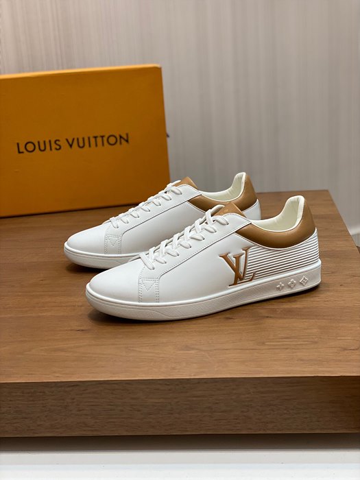 lv 남성 스니커즈