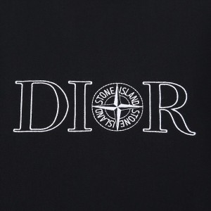 di*r x stone isl*nd 콜라보 맨투맨